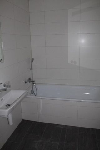 Rent a 3 ½ rooms apartment in Delémont - Photo 5