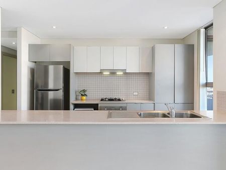 Comfortable unit in a convenient location - Photo 2