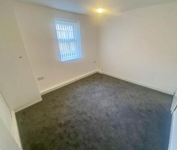 3 bedroom flat to rent - Photo 4