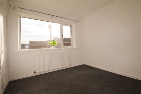2 bedroom end of terrace house to rent - Photo 3
