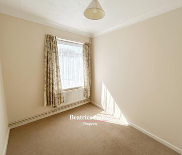 3 bedroom detached bungalow to rent - Photo 3