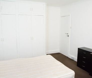 Room in a Shared House, Roehampton Vale, SW15 - Photo 2