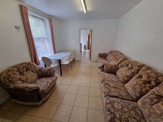 7 Bed Student Accommodation - Photo 1