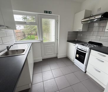 3 bedroom semi-detached house to rent - Photo 6
