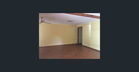 Spacious 3 bedroom home with large back yard. - Photo 2