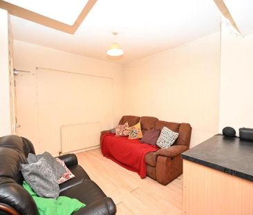 42 St Ives Gardens, Belfast, BT9 5DN - Photo 3
