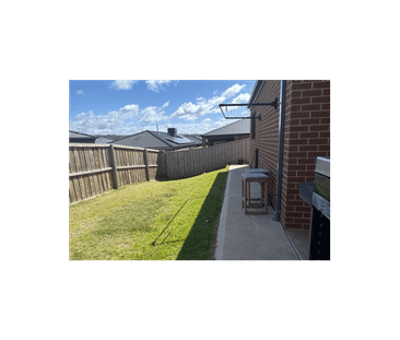 Family home in Stonehill - Photo 4