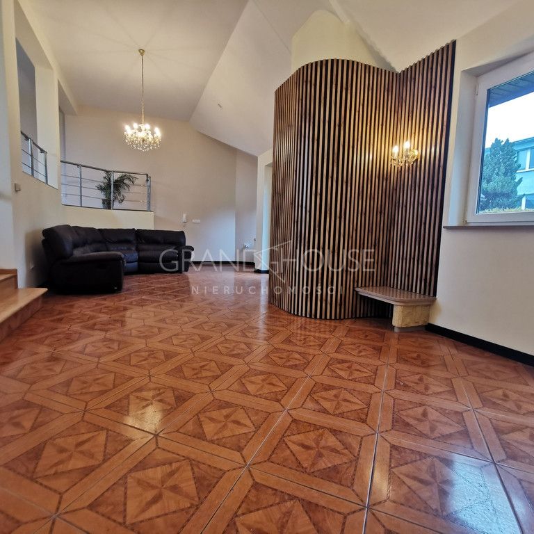 Piękny dom z ogrodem. - Zdjęcie 1