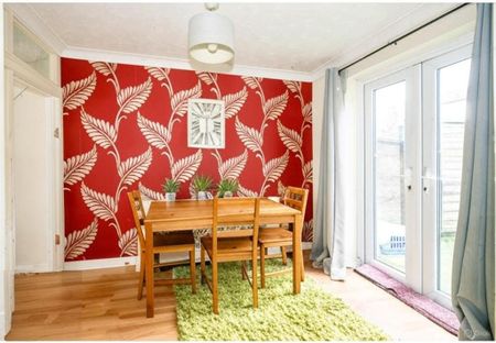 3 bedroom terraced house to rent - Photo 2