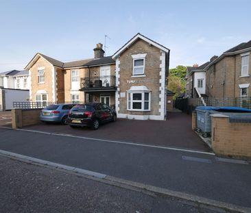 Flat 3, Woodside, Bournemouth BH1 - Photo 1