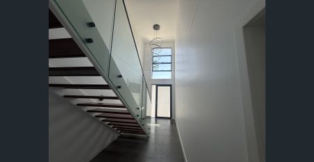 BEAUTIFUL QUALITY HOME!! - Photo 2