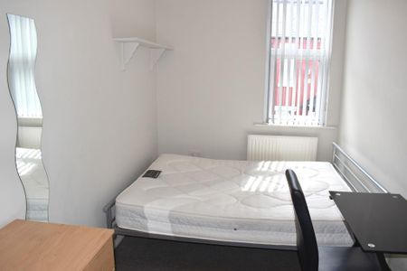 5 bedroom terraced house to rent - Photo 4