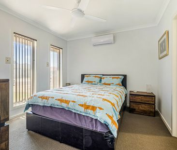 4 BEDROOM FAMILY HOME! - Photo 4