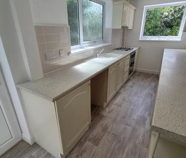 3 bedroom semi-detached house to rent - Photo 6