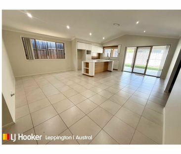 SLEEK & SPACIOUS MODERN HOME - Photo 4