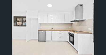 Chevron Island Lifestyle Awaits - Photo 5