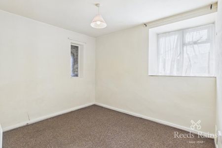 2 bedroom end of terrace house to rent - Photo 2