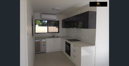 BEACHSIDE 2 BEDROOM RENOVATED DUPLEX - MASSIVE YARD - Photo 3