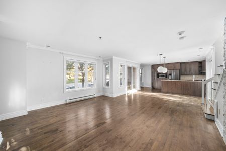 880 Rue St-Antoine E. - Photo 3