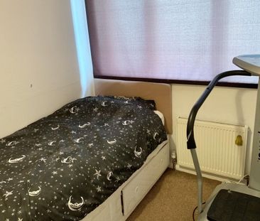 Lingfield Approach - Photo 1