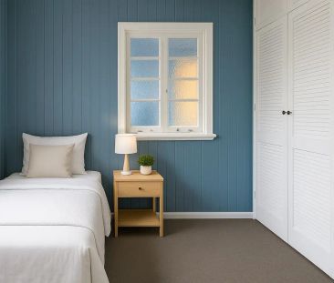 “3 BEDROOM HOUSE IN A QUIET STREET” - Photo 2