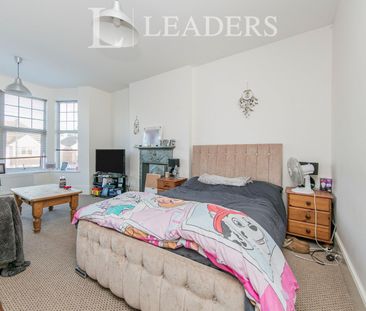 studio to rent Vista Road, Close to Station - Photo 1