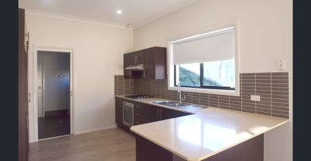 Spacious Family Home! - Photo 5