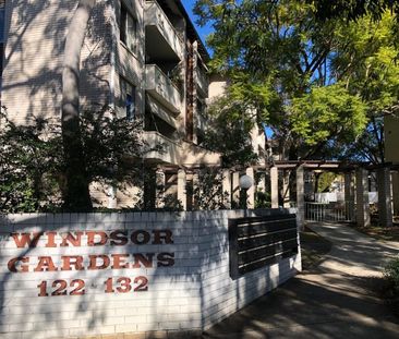 Renovated Apartment In Ultra Convenient Location - Photo 4