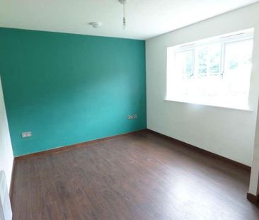 Kendal, Purfleet, RM19 - Photo 1