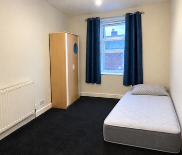 Room in a Shared House, Daimler St, M8 - Photo 1