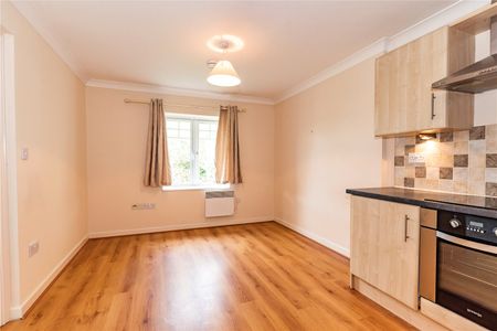 Hazel Gate, 1 Hazel Avenue, Farnborough, GU14 - Photo 2