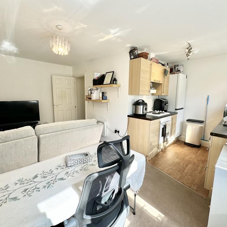 1 bedroom flat to rent - Photo 1