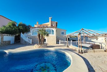 LONG TERM RENTAL Spacious villa for rent with sea views