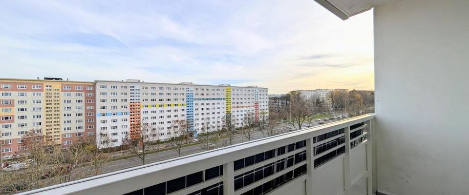 Sanierte 3-Raum-Wohnung mit Badewanne und Balkonkraftwerk - Foto 1