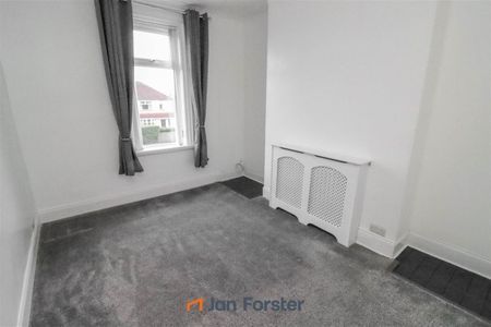 3 Bedroom House - Terraced - Photo 4