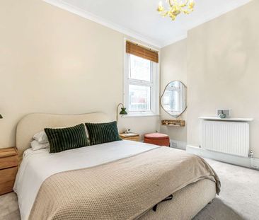 Gorgeous two bedroom apartment with a private garden. - Photo 2