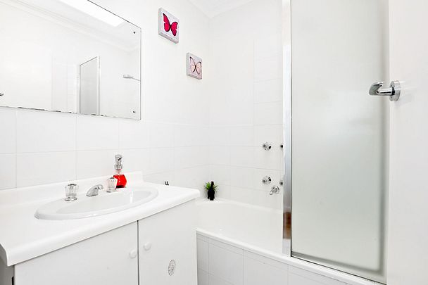 Unit 3/100 Windsor Crescent, Surrey Hills. - Photo 1