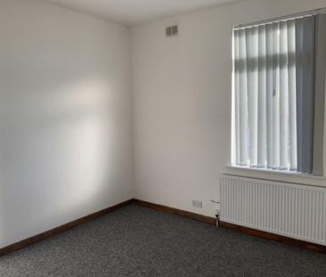 2 bed Terraced - To Let - Photo 4