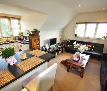 Kings Road, Shalford, GU4 8JU - Photo 3