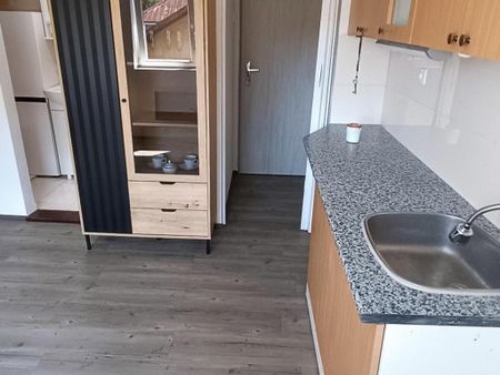 Pronájem bytu 1+kk 18 m2 - Fotografie 4
