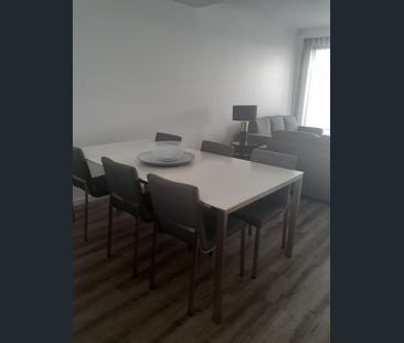 Fully Furnished 3-Bedroom Home with 3 Bathrooms & Carport in Coombabah - Photo 5