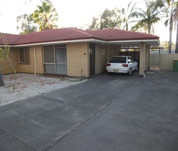 Thornlie - Photo 1