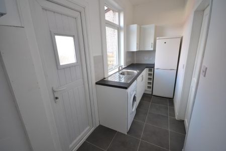2 bedroom terraced house to rent - Photo 4