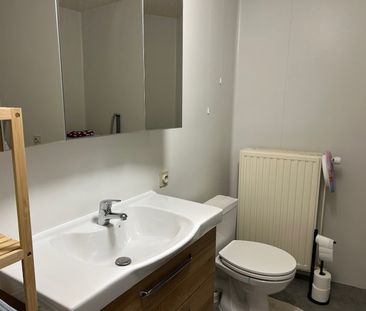 Ruim appartement gelegen in het centrum - Photo 2