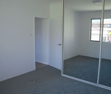 2/13 Mercury Street, Wollongong NSW 2500 - Apartment For Rent | Domain - Photo 3