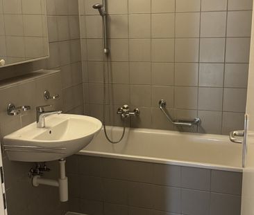 Luminous apartment, ideal location - Photo 5