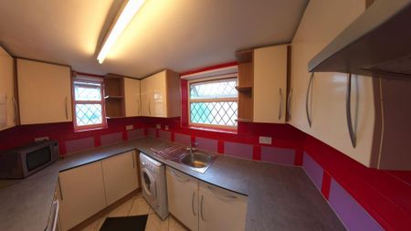 5 bedroom detached house to rent - Photo 5