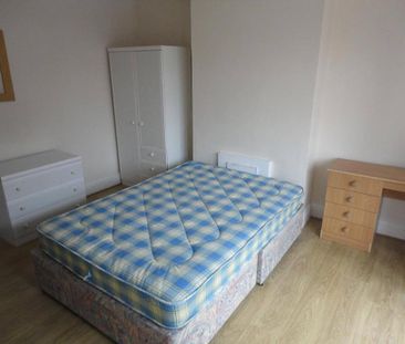 5 bedroom semi-detached house to rent - Photo 2