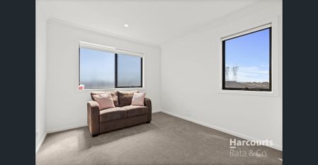 Stunning 4-Bedroom Home in Wollert - Photo 3