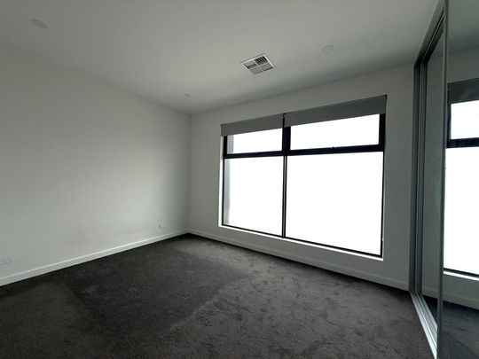 Modern 3-Bed, 2-Bath Home in Klemzig with Ensuite, Ducted Air & Low-Maintenance Yard! - Photo 1